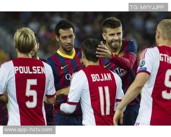 罗贝托与阿尔巴合影留念感慨岁月流逝祝福未来一切顺利